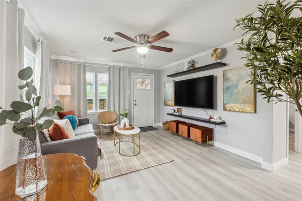 $495,000 | 2105 East 17th Street, Austin, TX 78702