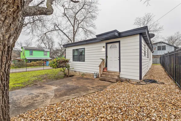 $495,000 | 2105 East 17th Street, Austin, TX 78702