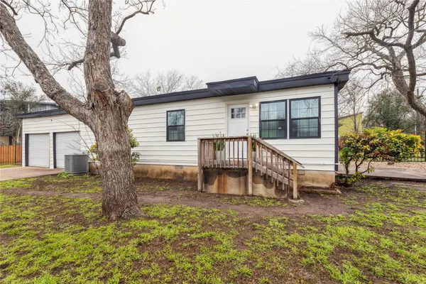 $495,000 | 2105 East 17th Street, Austin, TX 78702