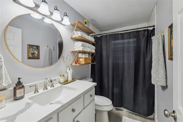 $495,000 | 2105 East 17th Street, Austin, TX 78702