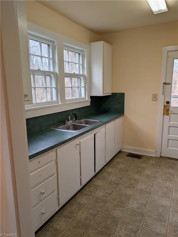 165 Harris Avenue Elkin, NC 28621 - Photo 13 of 35