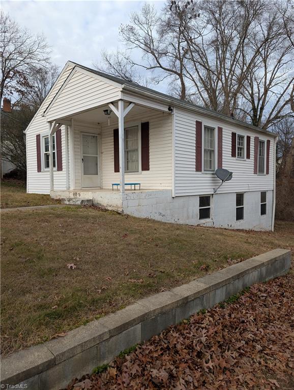 165 Harris Avenue Elkin, NC 28621 - Photo 4 of 35