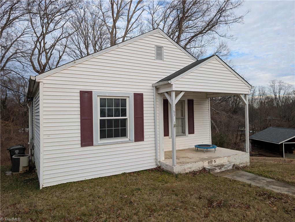 165 Harris Avenue Elkin, NC 28621 - Photo 6 of 35