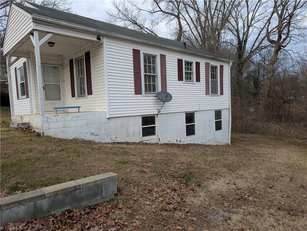 165 Harris Avenue Elkin, NC 28621 - Photo 7 of 35