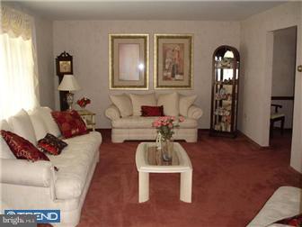 32 Robin Road Holland, PA 18966 - Photo 2 of 6 Gallery Image 2