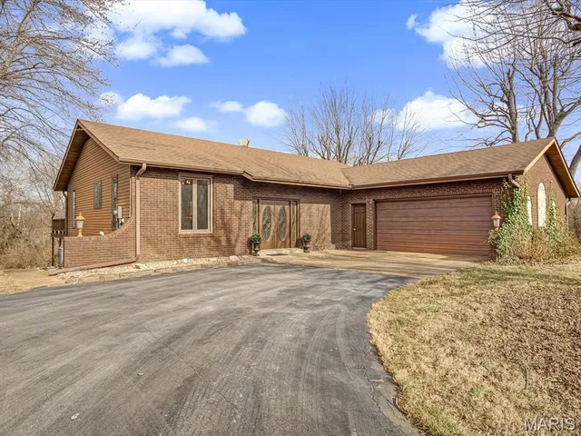 $450,000 | 5089 Indian Hills Drive, Edwardsville, IL 62025