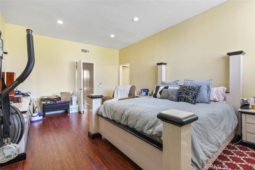 4655 Natick Avenue, Unit 3 Sherman Oaks, CA 91403 - Photo 13 of 25 a bedroom with double bed and a large mirror