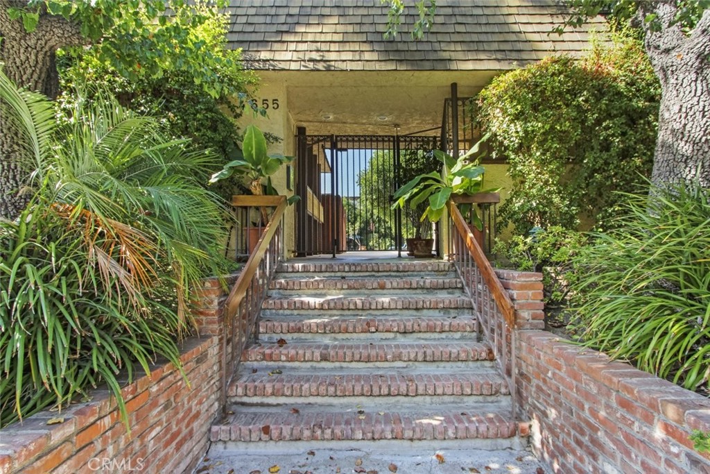 4655 Natick Avenue, Unit 3 Sherman Oaks, CA 91403 - Photo 2 of 25 a view of entryway with a front door