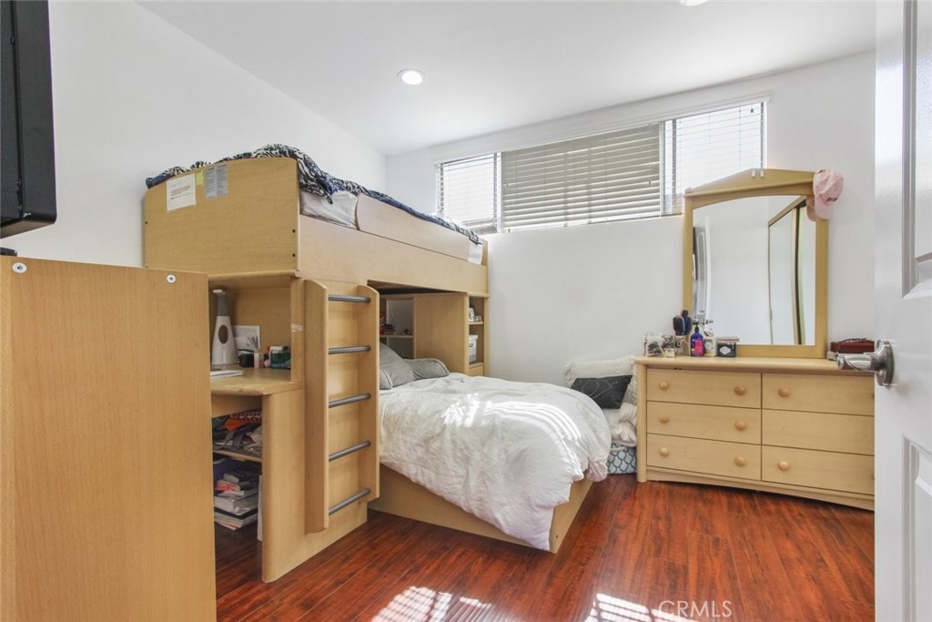 4655 Natick Avenue, Unit 3 Sherman Oaks, CA 91403 - Photo 21 of 25 a bedroom with a bed and a dresser
