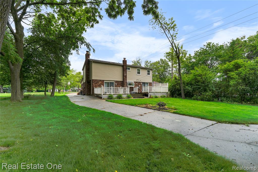 21462 Meridian Road Grosse Ile, MI 48138 - Photo 7 of 36 Gallery Image 7