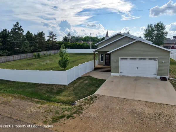 $399,000 | 210 South B Street, Richardton, ND 58652