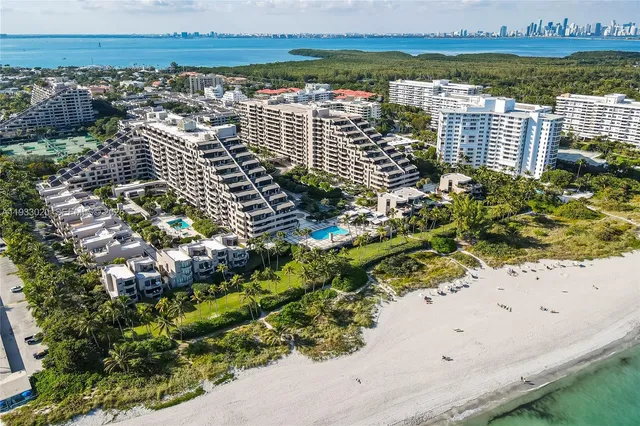 $3,990 | 201 Crandon Boulevard, Unit 604, Key Biscayne, FL 33149