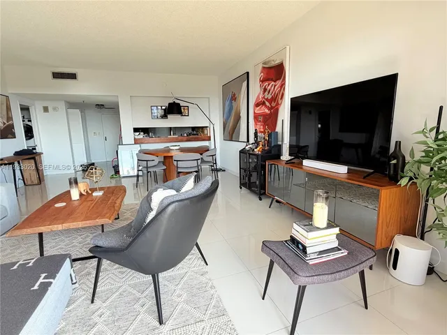 $3,990 | 201 Crandon Boulevard, Unit 604, Key Biscayne, FL 33149