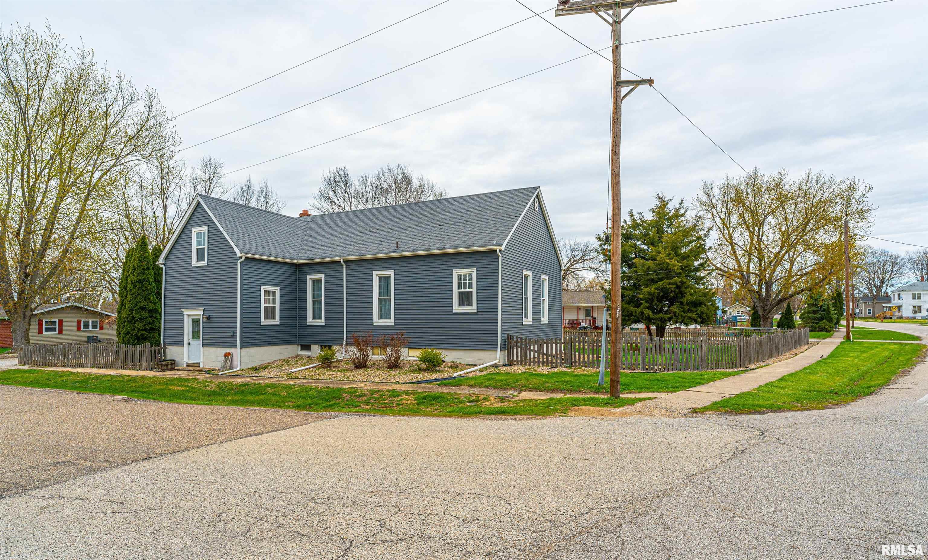 101 West 8th Street Delavan, IL 61734 - Photo 4 of 44