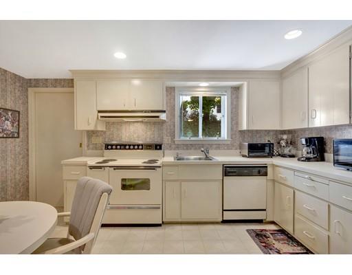 20 Bobolink Road Wellesley, MA 02481 - Photo 11 of 28