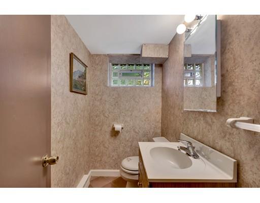 20 Bobolink Road Wellesley, MA 02481 - Photo 25 of 28