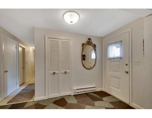 20 Bobolink Road Wellesley, MA 02481 - Photo 4 of 28