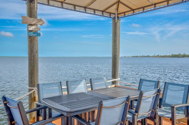 $2,450,000 | 30468 Oleander Boulevard, Big Pine Key, FL 33043