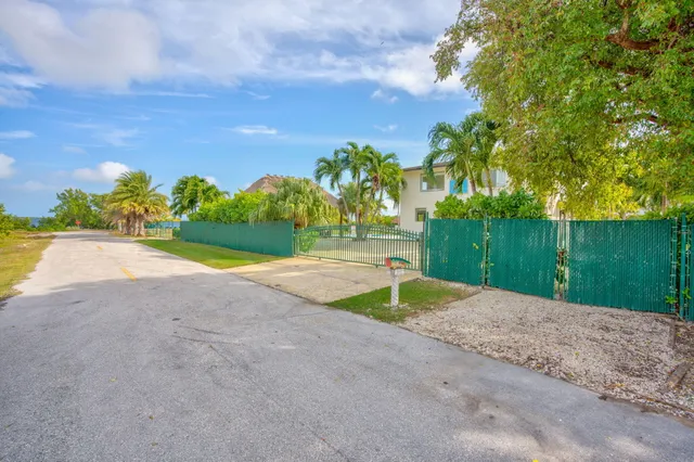 $2,450,000 | 30468 Oleander Boulevard, Big Pine Key, FL 33043