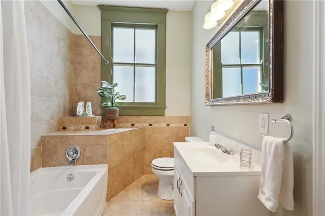 $2,400 | 227 South Gayoso Street, New Orleans, LA 70119