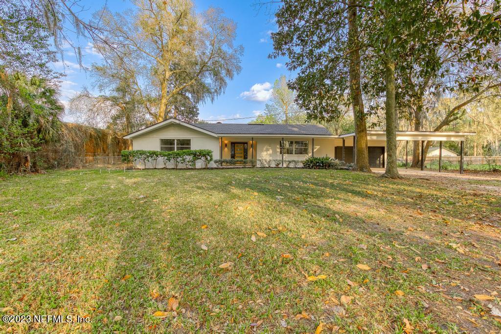 17 River Road Orange Park, FL 32073 - Photo 2 of 49 a front view of a house with a garden