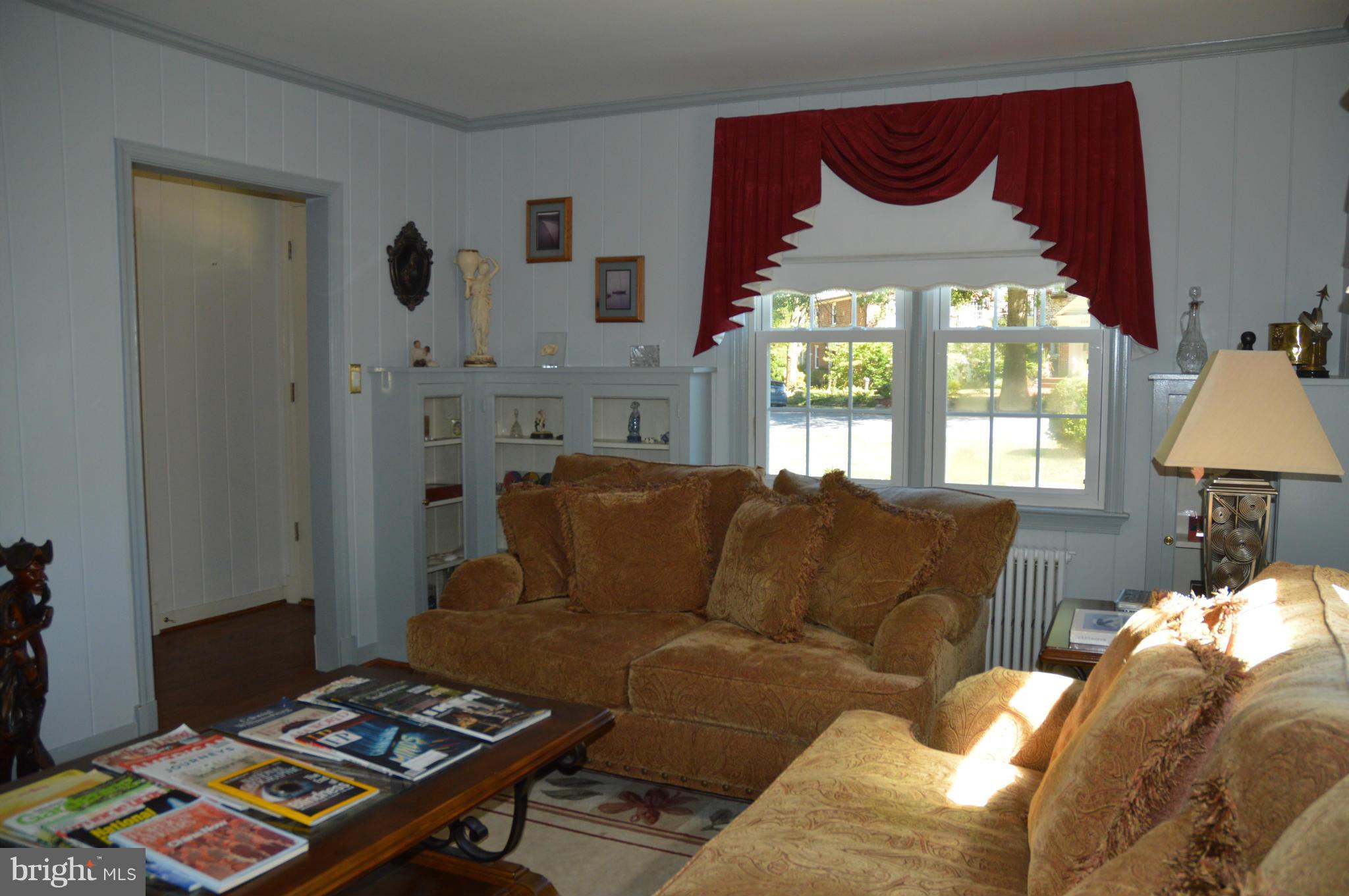 207 Patuxent Road Laurel, MD 20707 - Photo 4 of 30 Living Room
