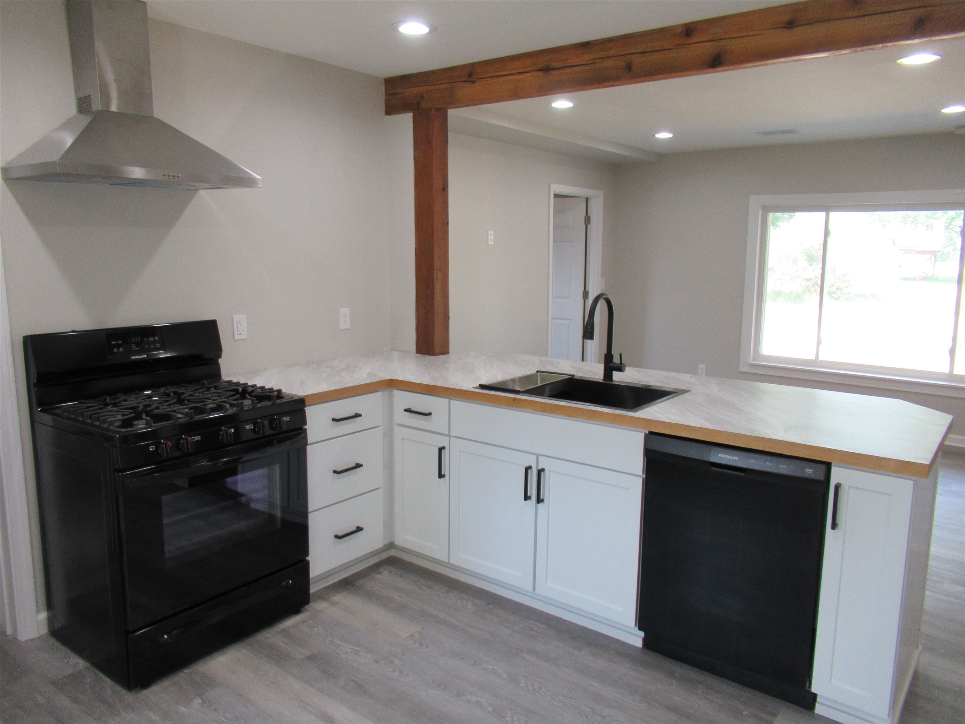 10109 West Frances Road Flushing, MI 48433 - Photo 7 of 31 50111791-6.JPG