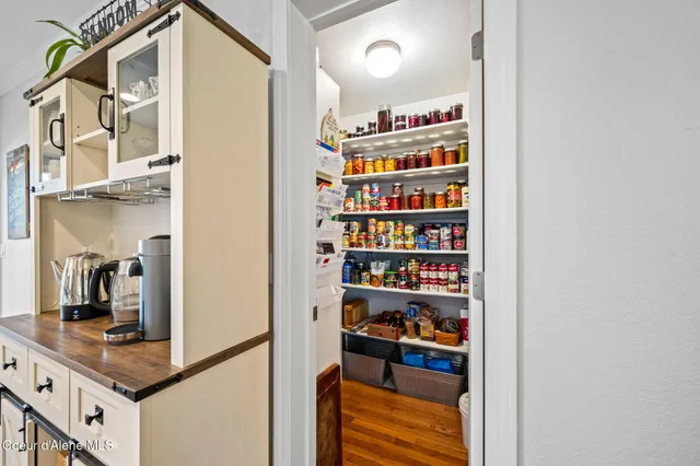 $995,000 | 7671 North 4th Street, Dalton Gardens, ID 83815