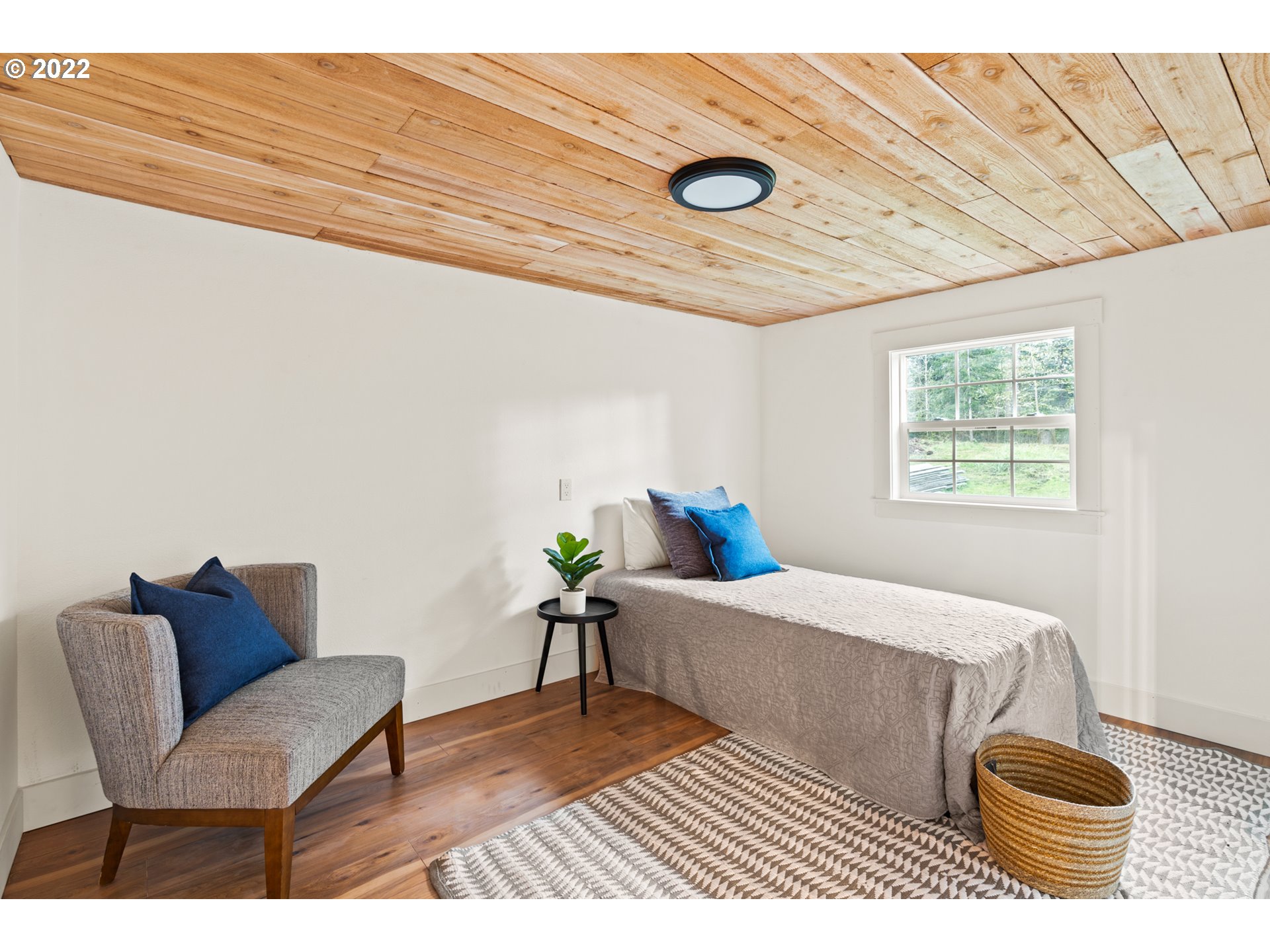 27678 South Uphill Road Colton, OR 97017 - Photo 20 of 29 a bed room with a bed and a chair