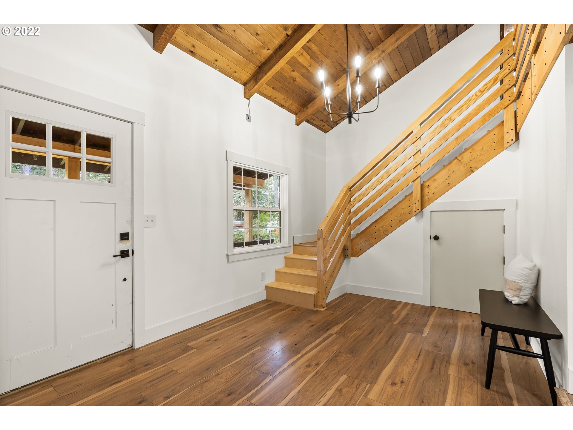 27678 South Uphill Road Colton, OR 97017 - Photo 5 of 29 a view of an entryway with wooden floor