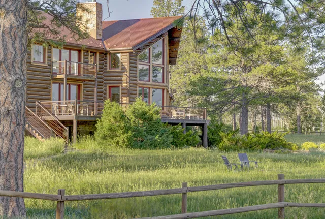 a view of entryway and hall