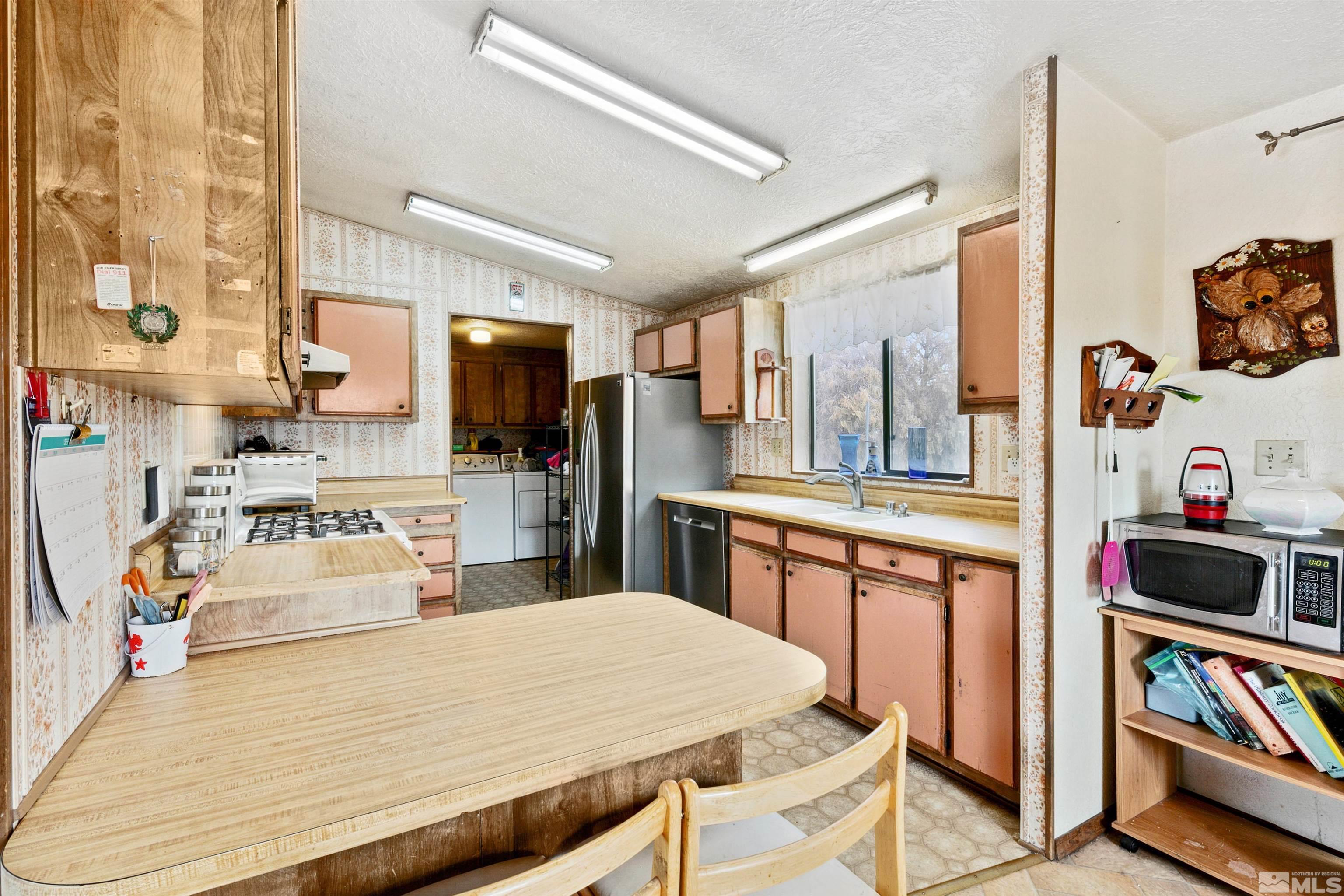 17405 Sunbird Lane Reno, NV 89508 - Photo 10 of 18 a large kitchen with a table and chairs