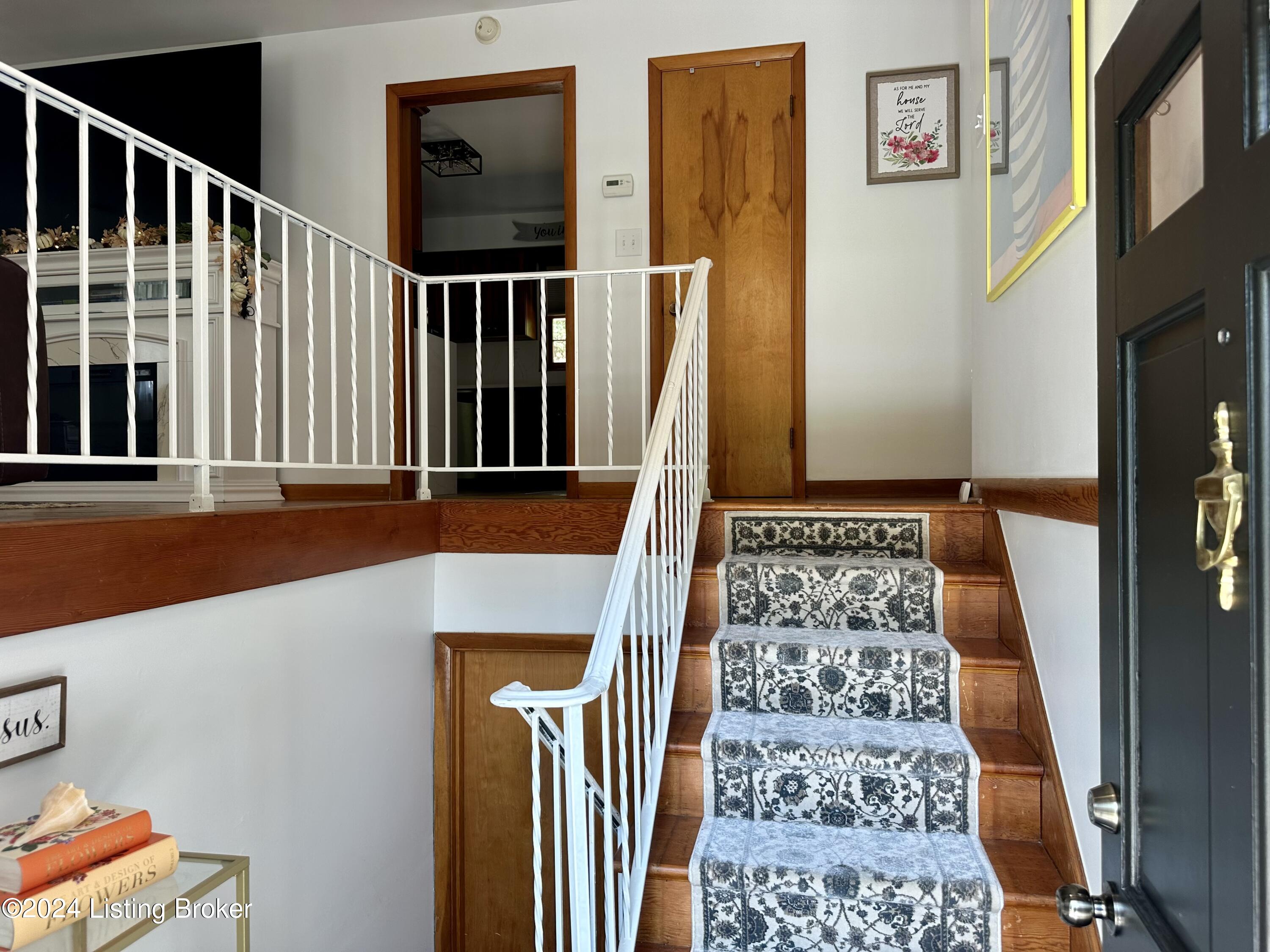 1173 Martin Road Carrollton, KY 41008 - Photo 6 of 26 Foyer Going Up