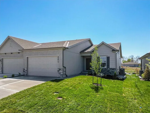 $499,900 | 25015 West 94th Terrace, Lenexa, KS 66227