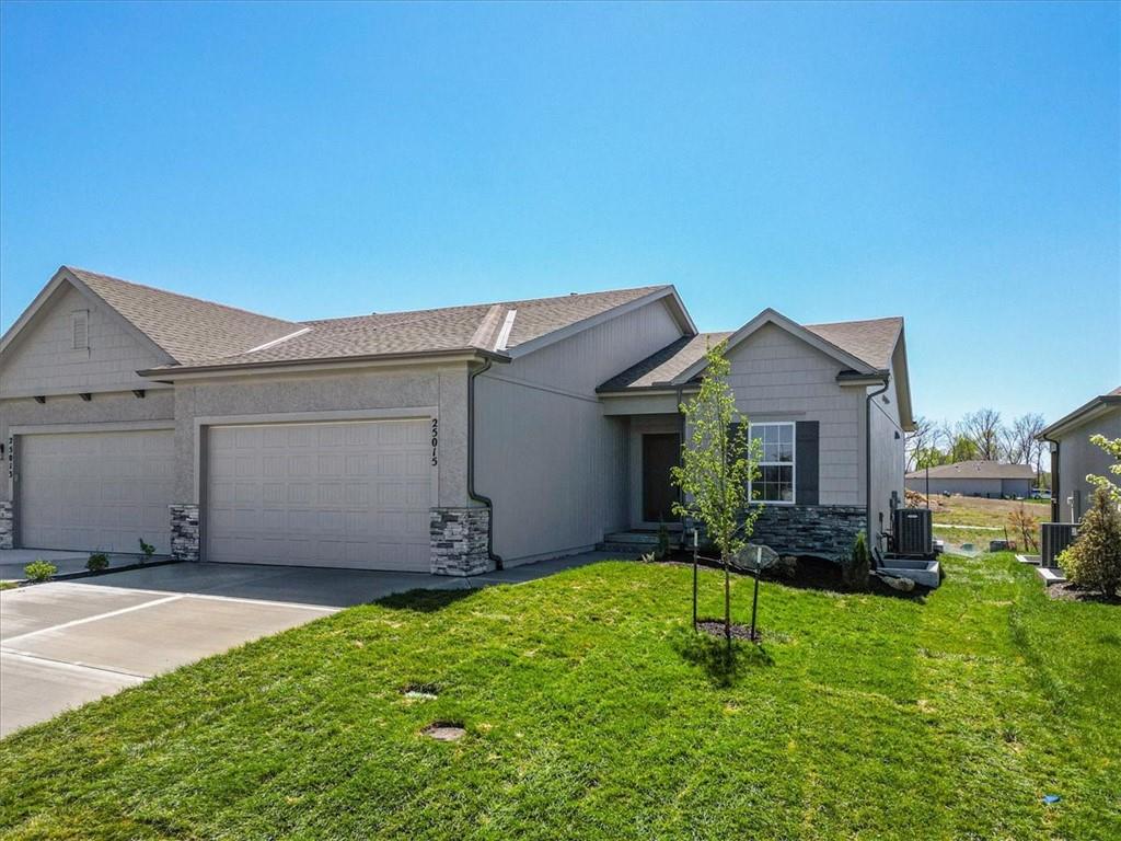 25015 West 94th Terrace Lenexa, KS 66227 - Photo 2 of 39