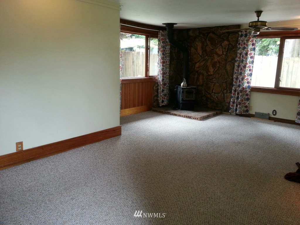3122 Russet Road Brier, WA 98036 - Photo 3 of 22 Gallery Image 3
