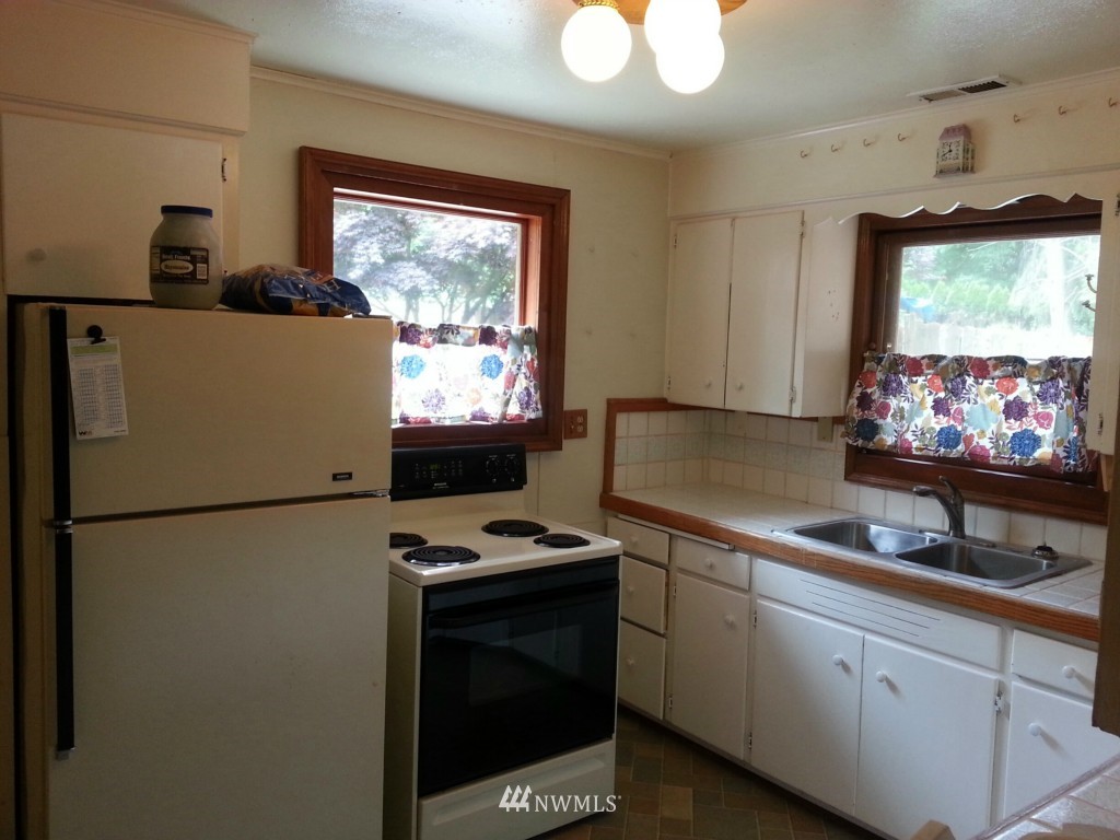 3122 Russet Road Brier, WA 98036 - Photo 7 of 22 Gallery Image 7