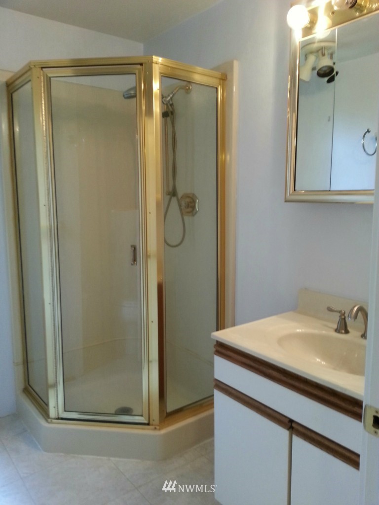 3122 Russet Road Brier, WA 98036 - Photo 10 of 22 Gallery Image 10