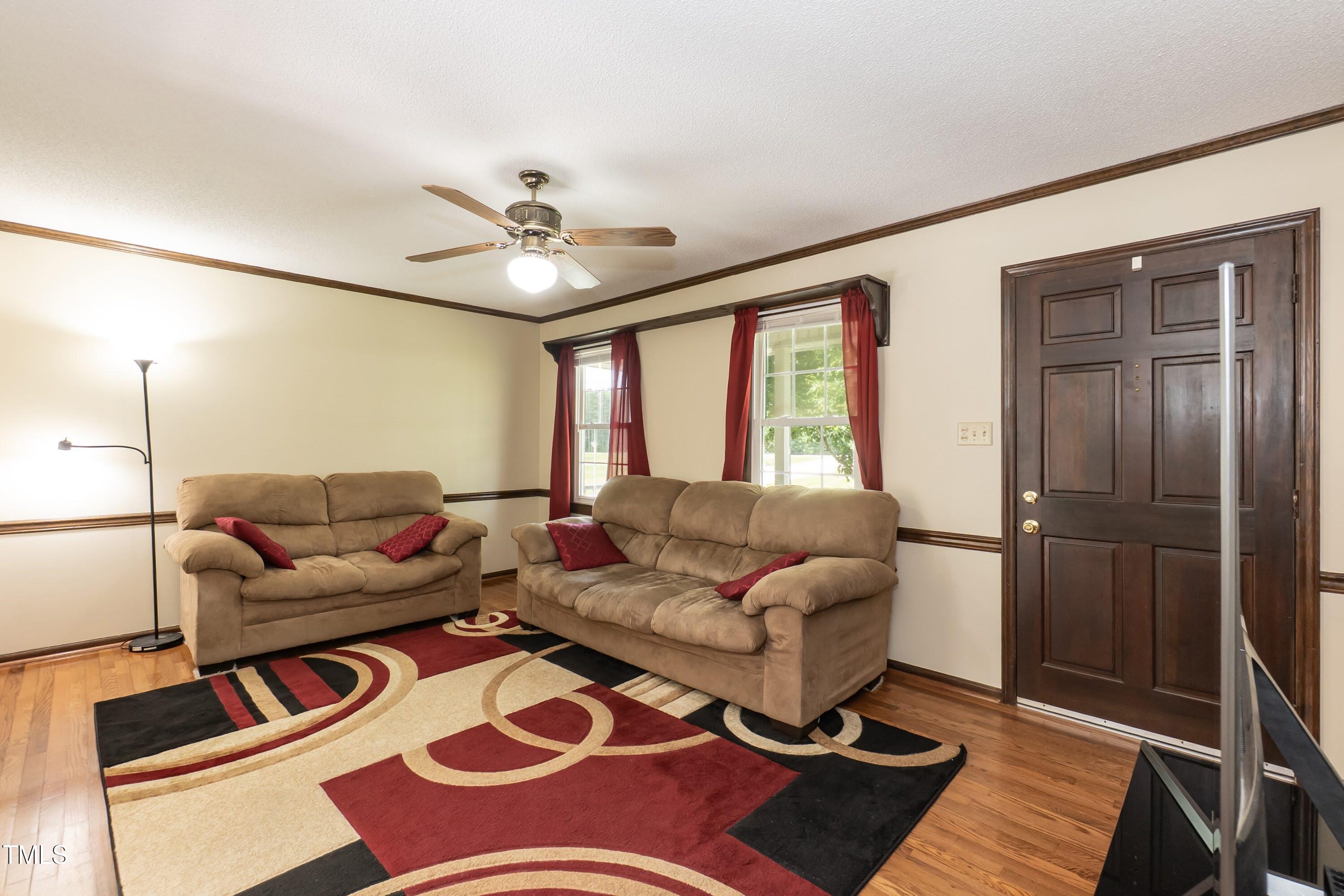 523 Edwards Road Henderson, NC 27537 - Photo 5 of 26 Living 01