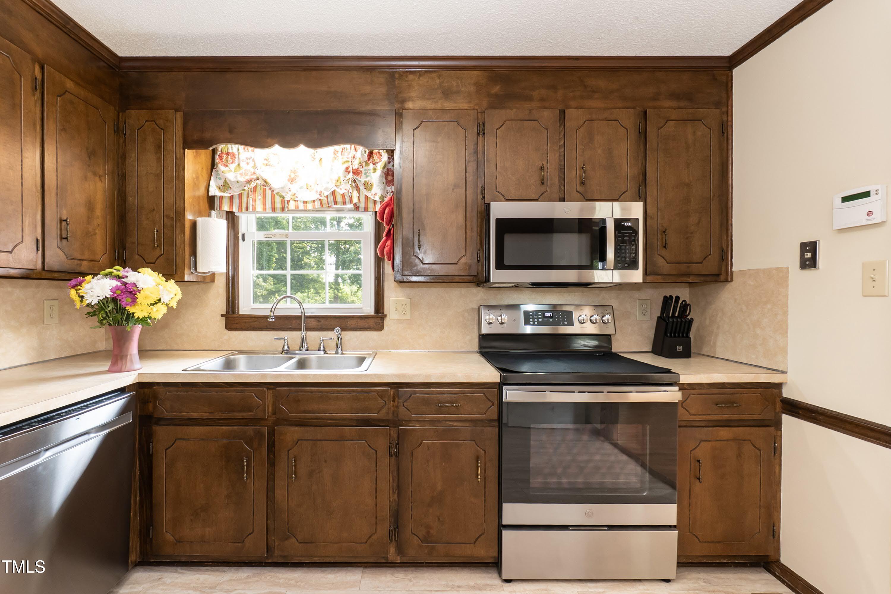523 Edwards Road Henderson, NC 27537 - Photo 8 of 26 Kitchen 03