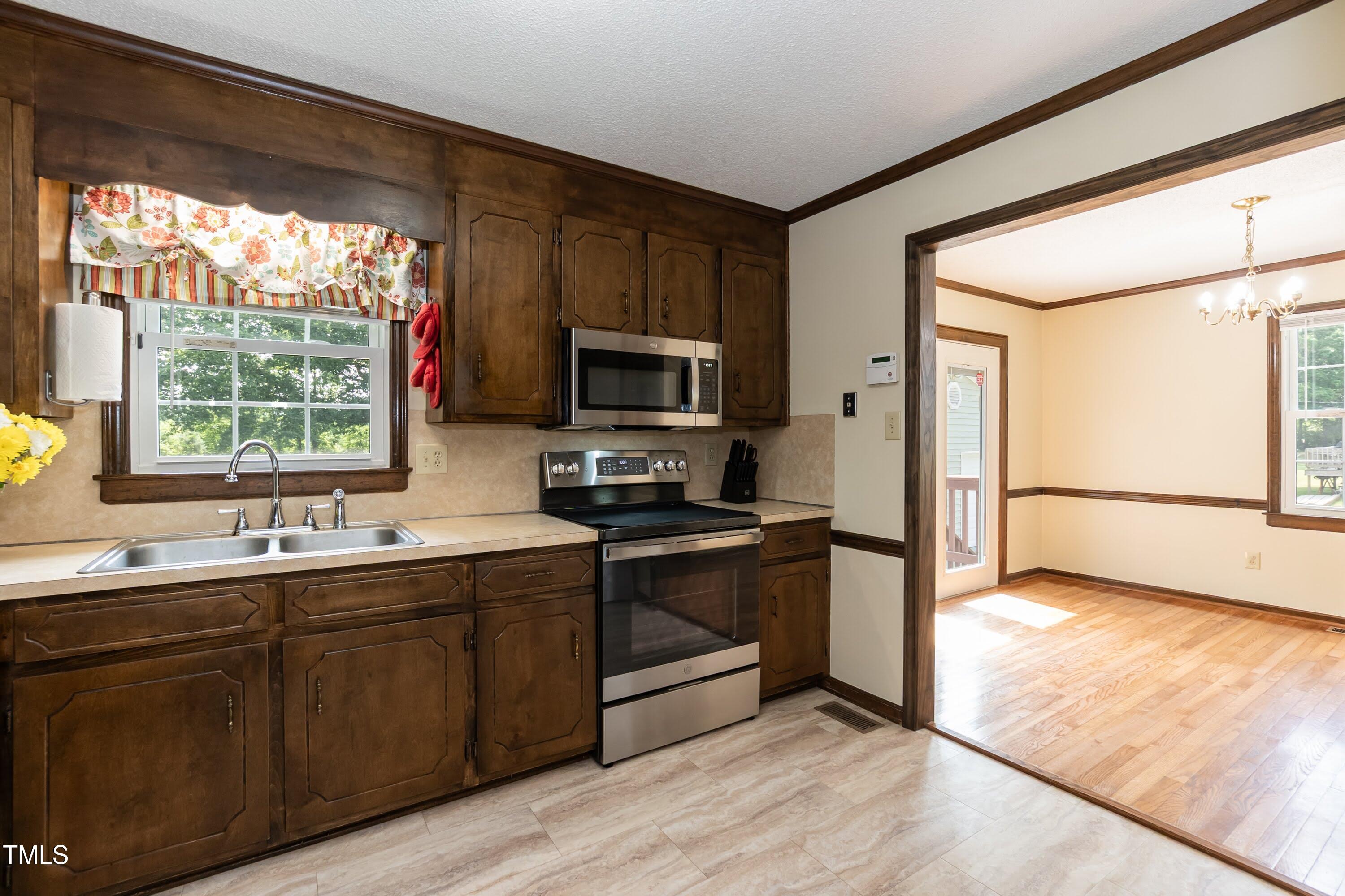 523 Edwards Road Henderson, NC 27537 - Photo 9 of 26 Kitchen 04