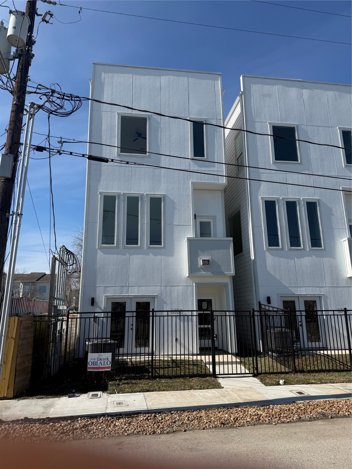 6350 Culberson Street Houston, TX 77021 - Photo 2 of 34 a tall building with a outdoor space