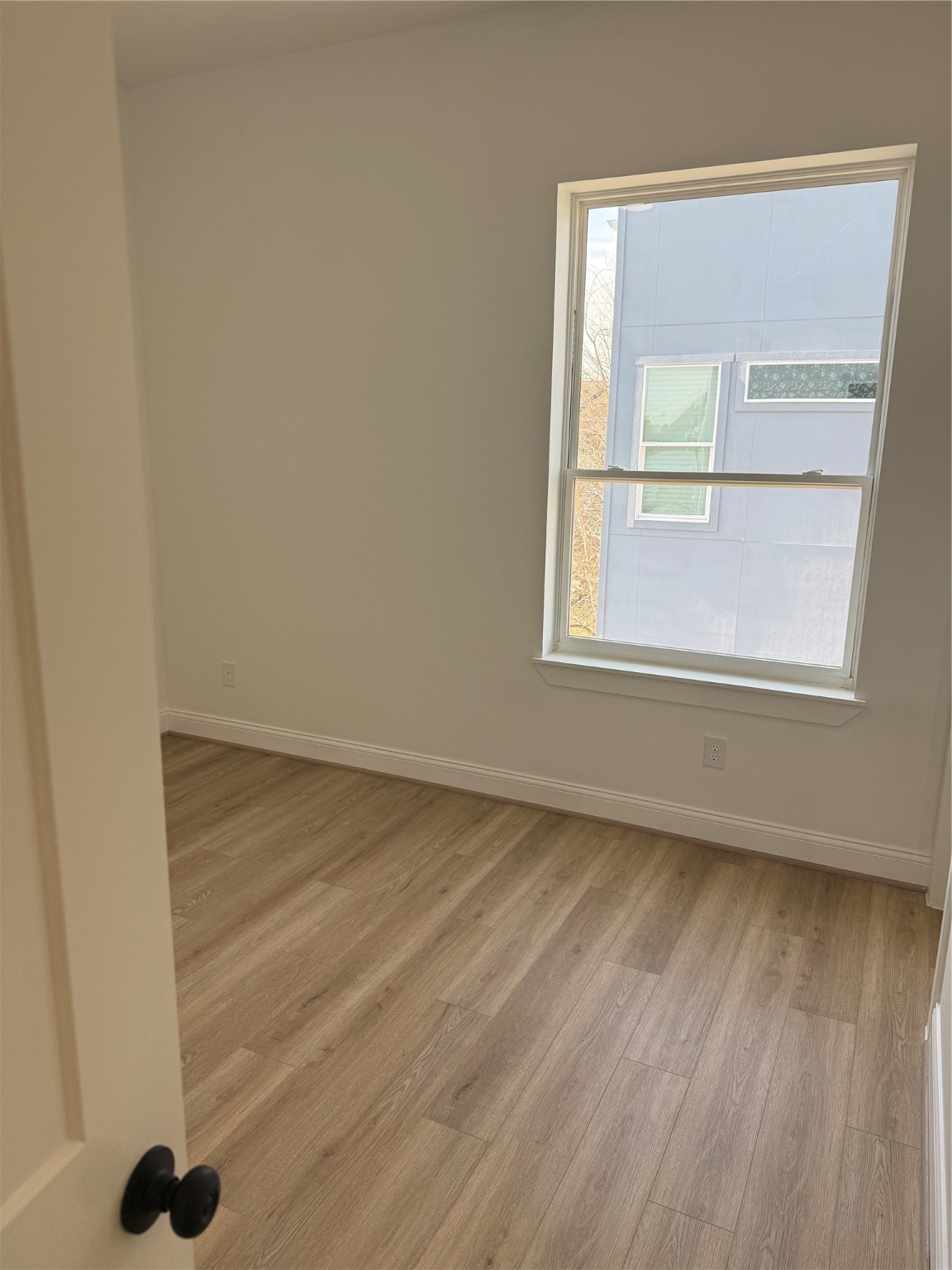 6350 Culberson Street Houston, TX 77021 - Photo 22 of 34 an empty room with a window