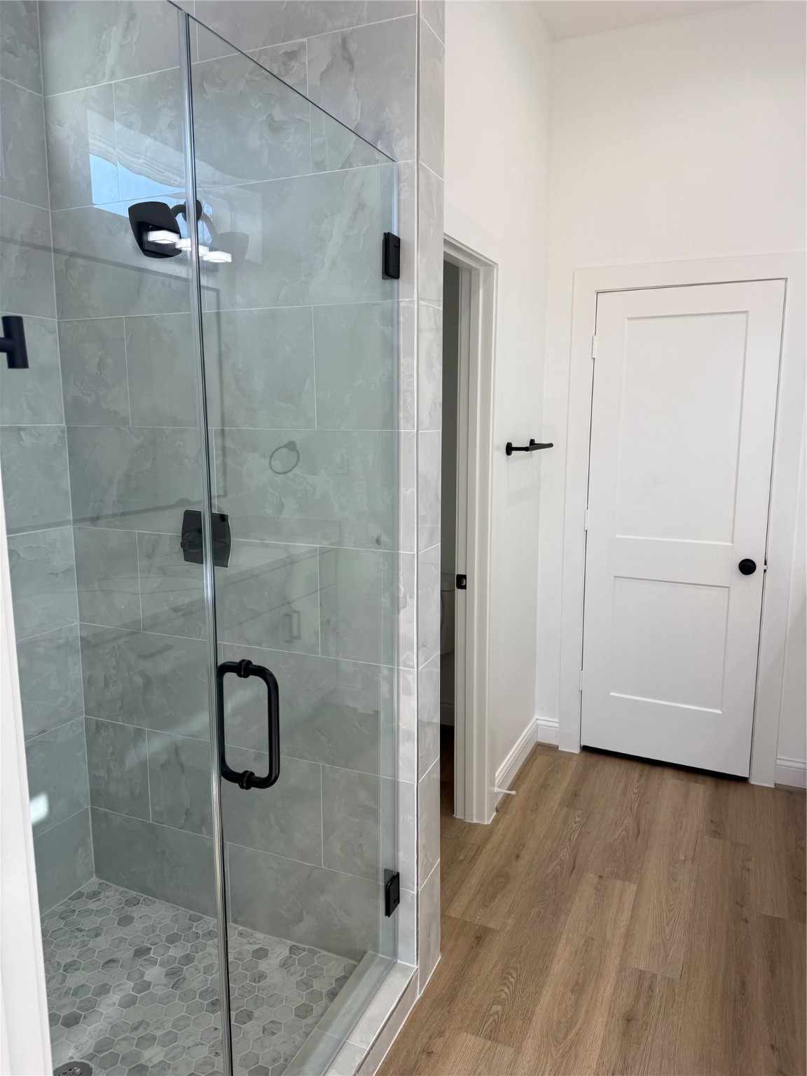 6350 Culberson Street Houston, TX 77021 - Photo 31 of 34 a bathroom with a shower