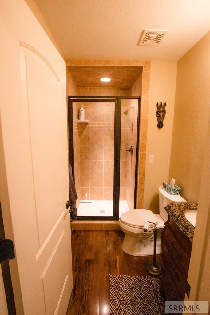354 Eagle Summit Street Rexburg, ID 83440 - Photo 20 of 45 Main Floor Bath