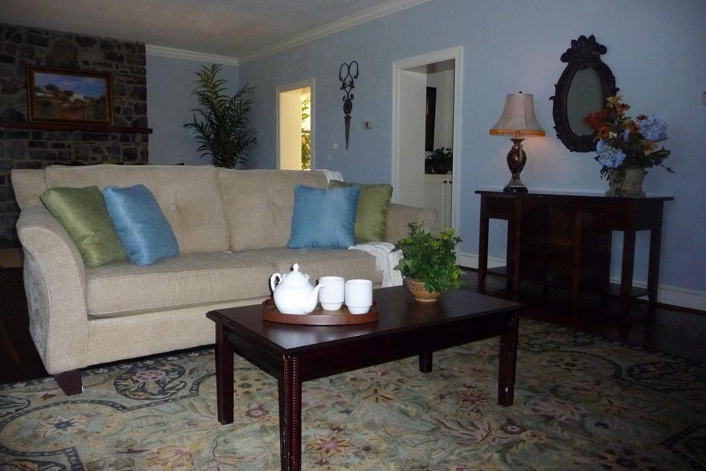 593 Black Magic Farm Road Buchanan, VA 24066 - Photo 10 of 33 Living Room 3