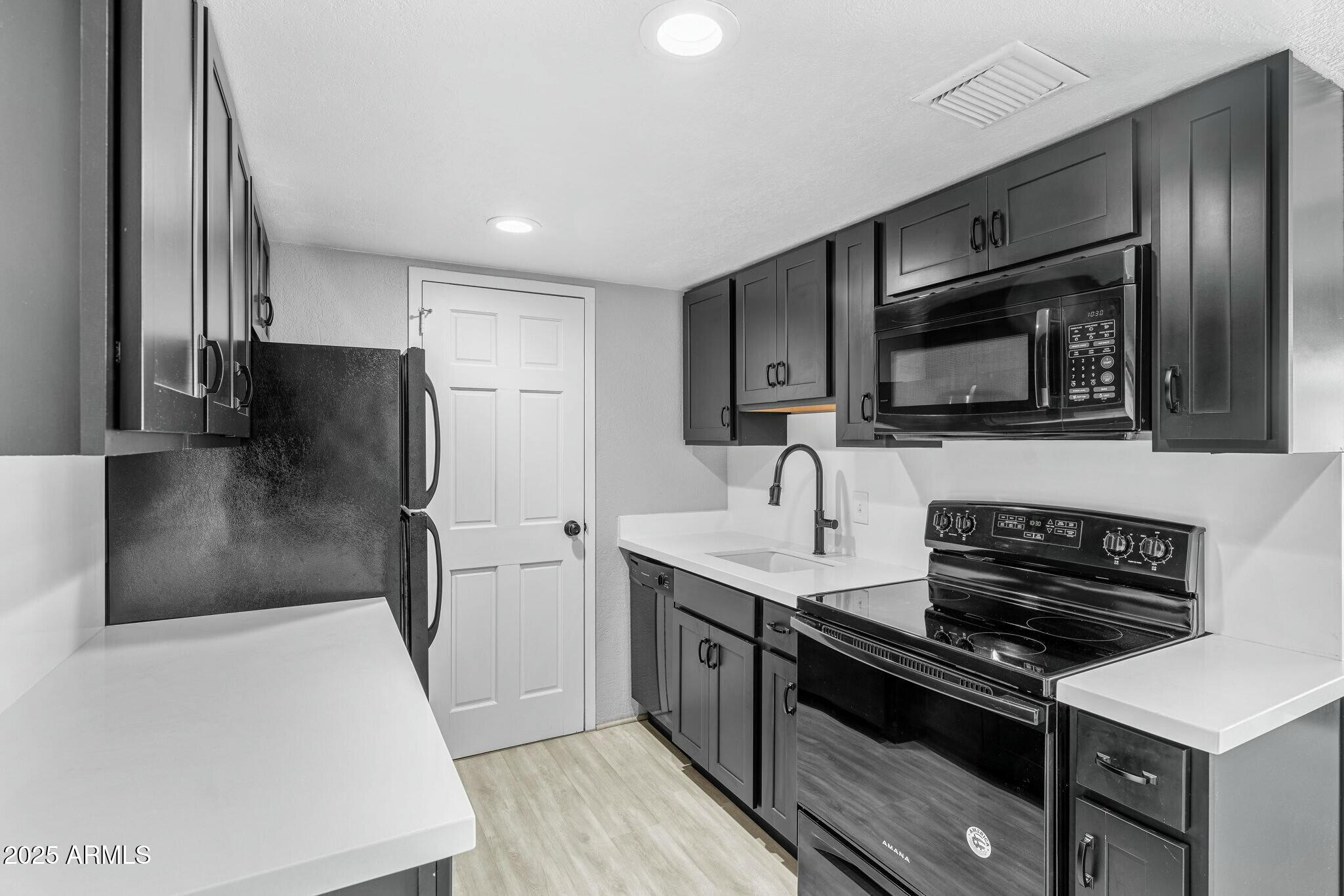 805 North 4th Avenue, Unit 609 Phoenix, AZ 85003 - Photo 4 of 34 805 N 4th Ave 609 | The Embassy