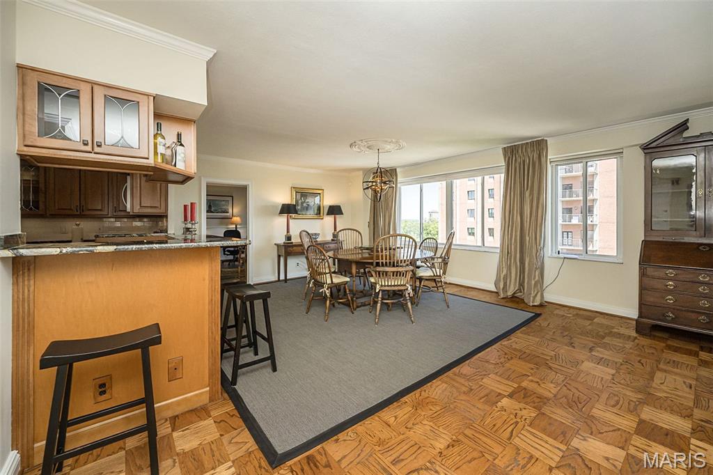 900 South Hanley Road, Unit 11D St. Louis, MO 63105 - Photo 5 of 34 Gallery Image 5