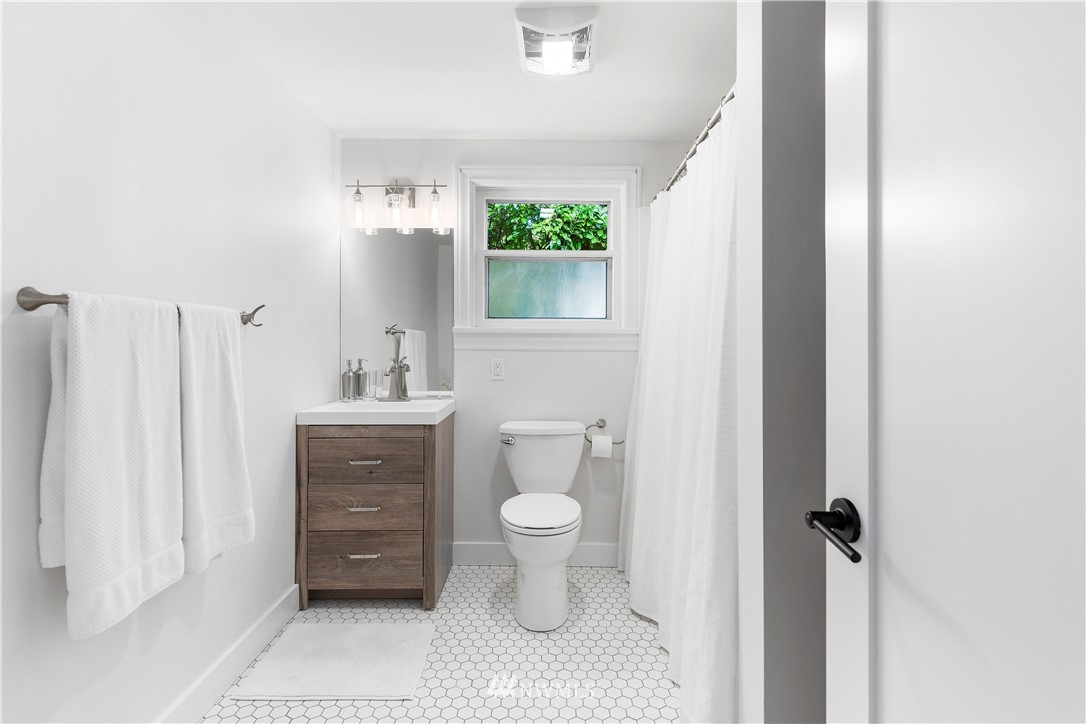 14422 Glen Acres Road Southwest Vashon, WA 98070 - Photo 12 of 30 Gallery Image 12
