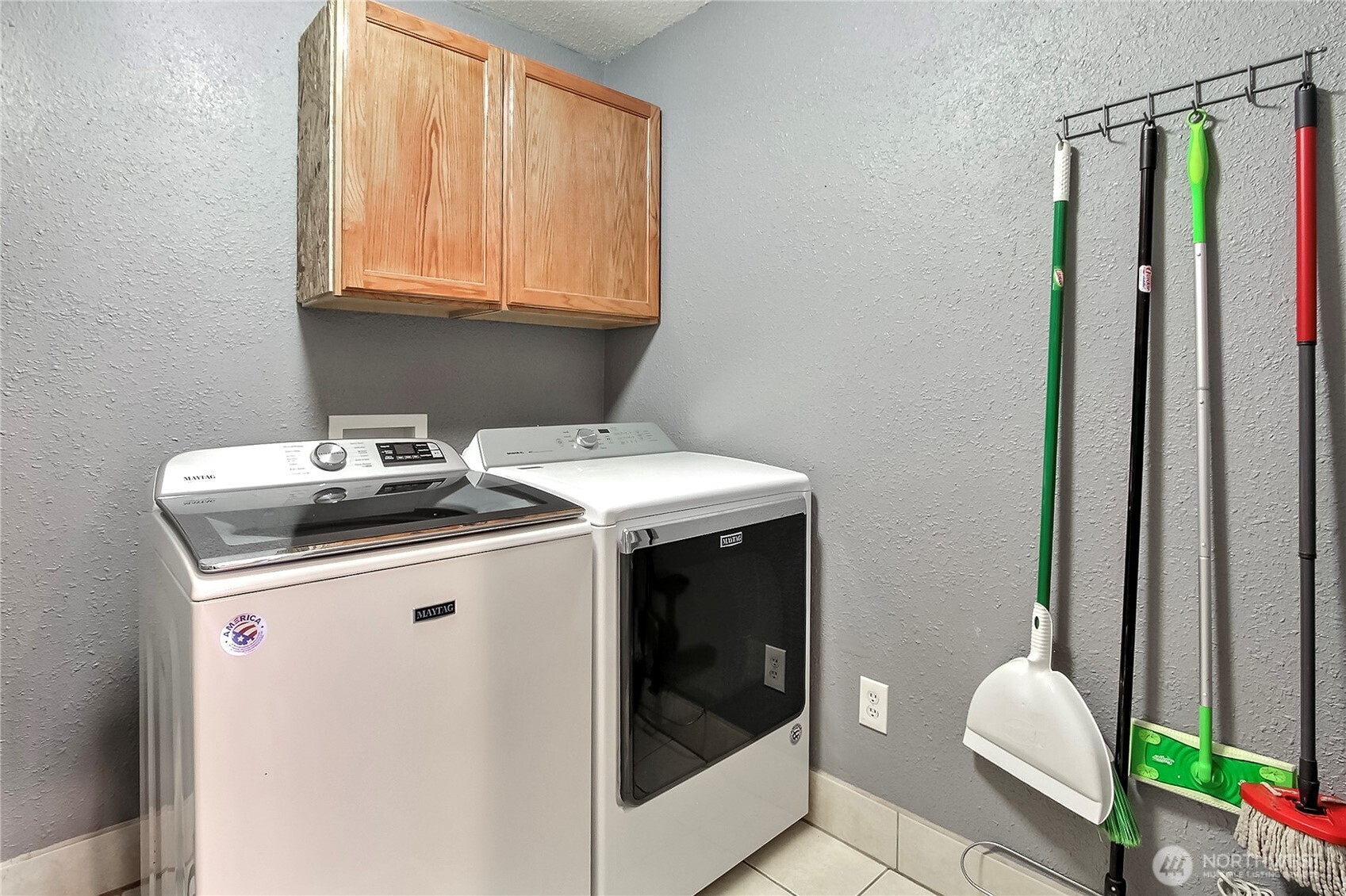 149 Barton Road Rochester, WA 98579 - Photo 11 of 36 a utility room with sink dryer and washer